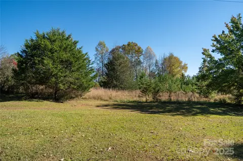 523 Mcdade Rd, Tryon, NC 28782