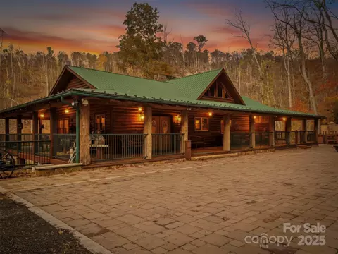 90 Rogers Creek Dr, Bakersville, NC 28705