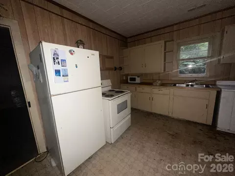 Kitchen - 211 Luckadoo Rd, Bostic, NC 28018 photo 1 of 2