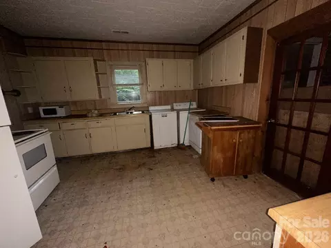 Kitchen - 211 Luckadoo Rd, Bostic, NC 28018 photo 2 of 2