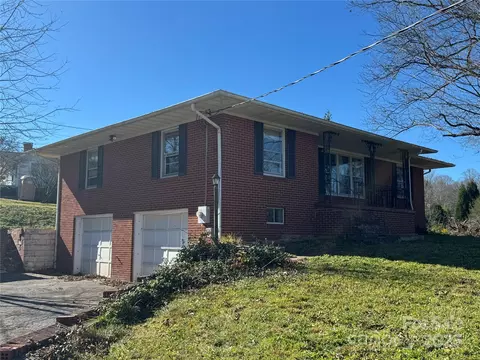 73 Morgan St, Candler, NC 28715