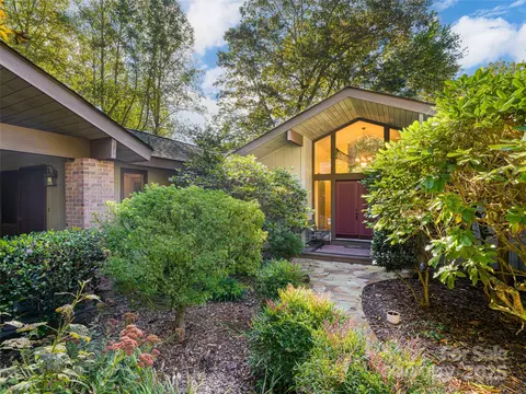412 W Browning Rd, Hendersonville, NC 28791