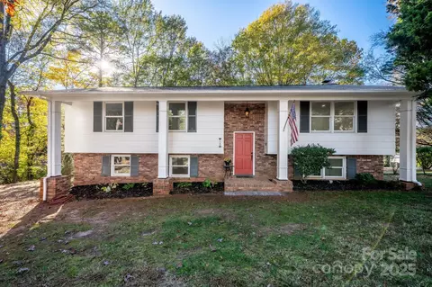 1185 10th Street Place Nw Cir NW, Hickory, NC 28601