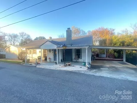 111 Berry St, Morganton, NC 28655