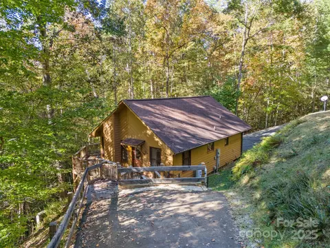 129 Crooked Ln, Murphy, NC 28906