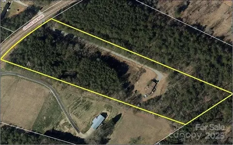 2057 Coopers Gap Rd, Rutherfordton, NC 28139