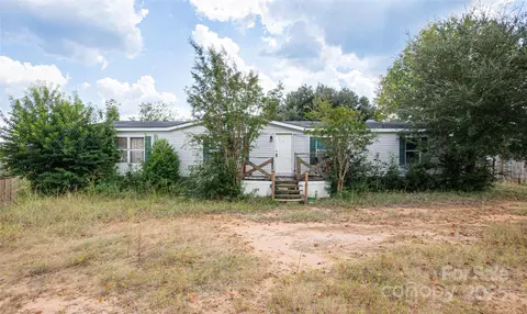 6140 Phoenix Ct, Wedgefield, SC 29168