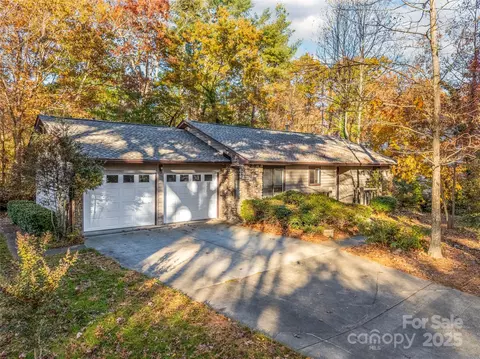 22 Glen Crest Dr, Arden, NC 28704
