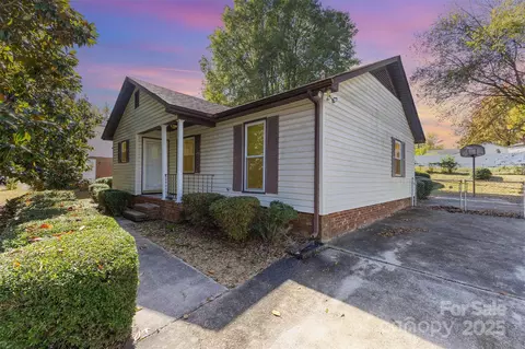 7428 Bradgate Rd, Charlotte, NC 28217