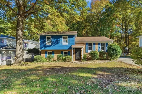 814 Dobson Dr, Charlotte, NC 28213