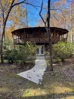 667 Pinewood Knoll Dr, Hendersonville, NC 28739