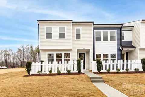 8434 Discovery Ln, Charlotte, NC 28216