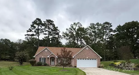 517 Fairway Ridge Rd, Salisbury, NC 28146