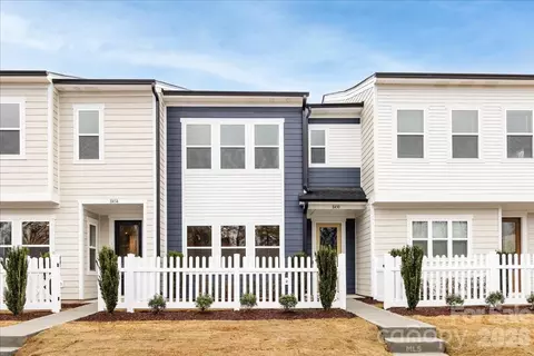 8430 Discovery Ln, Charlotte, NC 28216