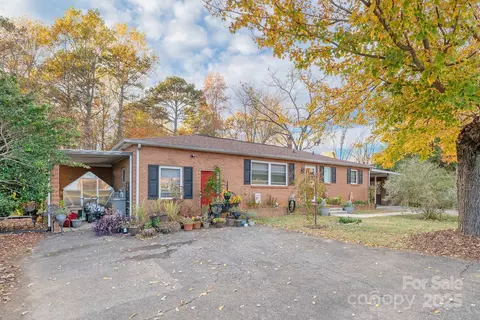 3842 Dowell St, Hickory, NC 28602