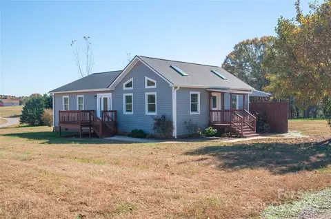 182 Red Hawk Ln, Olin, NC 28660