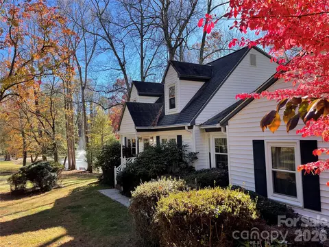 410 Hidden Woods Ln, Hendersonville, NC 28791