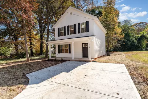 1713 Forest Dr, Statesville, NC 28677