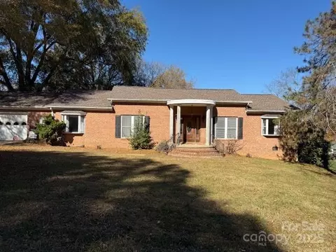 991 36th Avenue Ne Ct NE, Hickory, NC 28601