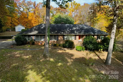 10802 Chestnut Hill Dr, Matthews, NC 28105