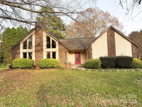 1704 Knightbridge Dr, Newton, NC 28658