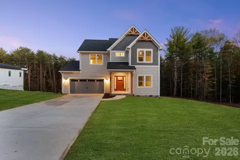5729 Selkirk Dr, Hickory, NC 28601