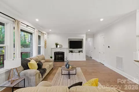 Living - 374 Hampton Trail Dr, Fort Mill, SC 29708 photo 1 of 5