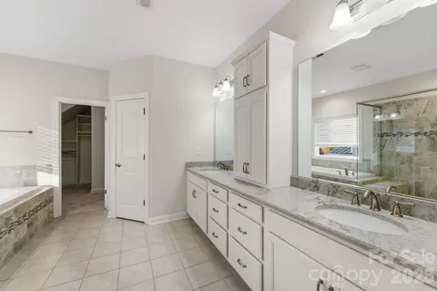 Bath - 374 Hampton Trail Dr, Fort Mill, SC 29708 photo 1 of 2