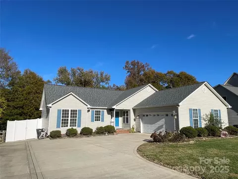 4040 Hereford Ln, Dallas, NC 28034