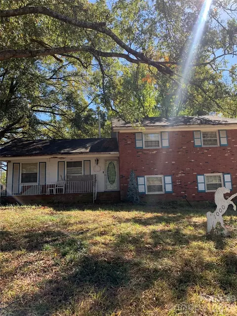 1000 Bobby Ln, Charlotte, NC 28211