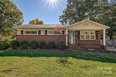 1514 Briarfield Dr, Charlotte, NC 28205