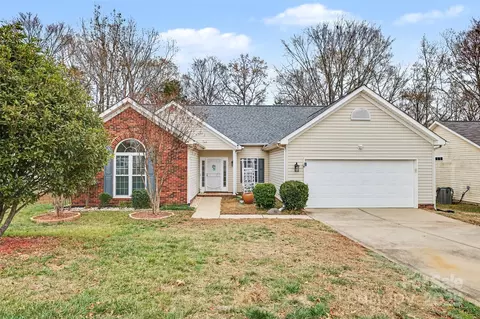 8907 Steelechase Dr, Charlotte, NC 28273
