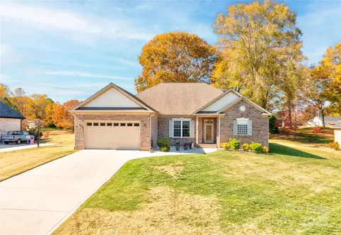 128 Harbourtown Dr, Kings Mountain, NC 28086