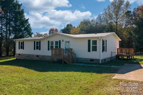 390 River Shoals Ridge Dr, Taylorsville, NC 28681