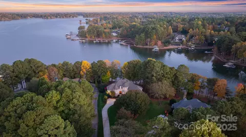 9225 Fair Oak Dr, Sherrills Ford, NC 28673