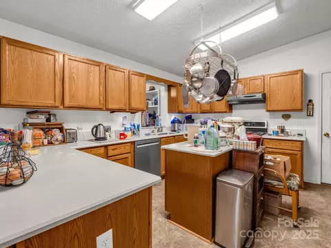 Kitchen - 262 Daisy Ln, Bostic, NC 28018 photo 3 of 6