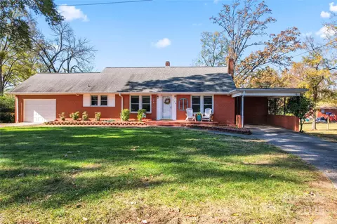 215 E 2nd St, Oakboro, NC 28129