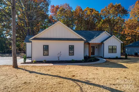 1916 Friendly Ln, Newton, NC 28658