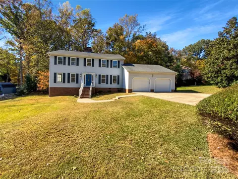 561 Briarwood Ln, Lancaster, SC 29720
