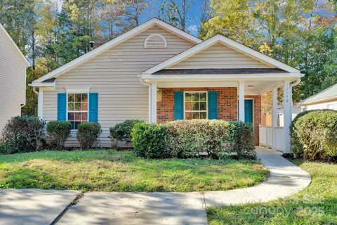 12049 Stewarts Crossing Dr, Charlotte, NC 28215