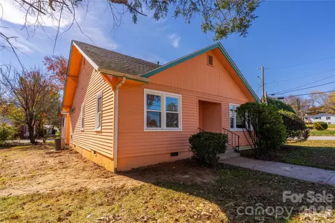 422 Hebron Rd, Hendersonville, NC 28739