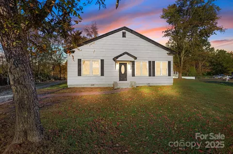 401 Julius Chambers Ave, Mount Gilead, NC 27306