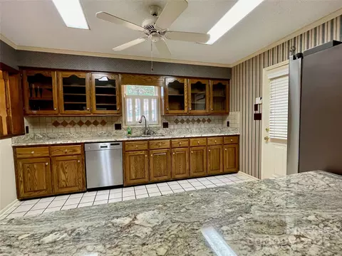 5232 Wolfe Rd, Hickory, NC 28601 photo 6
