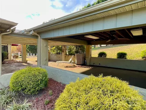 5232 Wolfe Rd, Hickory, NC 28601 photo 4