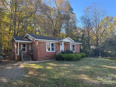 918 Breezewood Dr, Charlotte, NC 28262