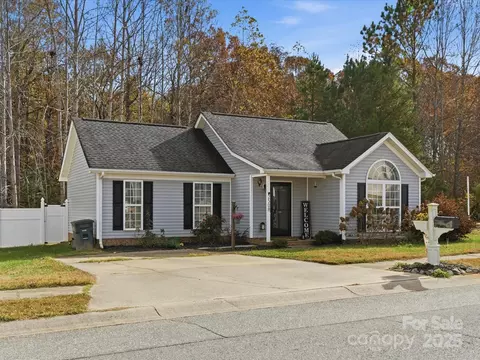 2508 Barkers Ridge Dr, Bessemer City, NC 28016
