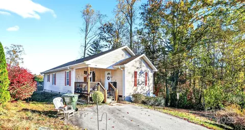 149 Victoria Springs Dr, Flat Rock, NC 28731