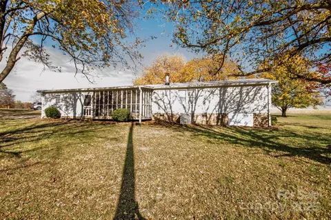 943 Tabor Rd, Olin, NC 28660 photo 3