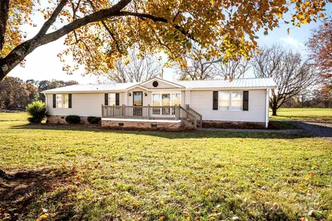 943 Tabor Rd, Olin, NC 28660