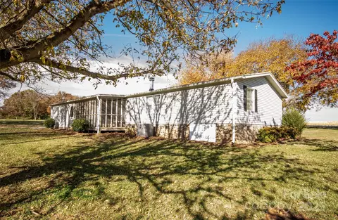 943 Tabor Rd, Olin, NC 28660 photo 4